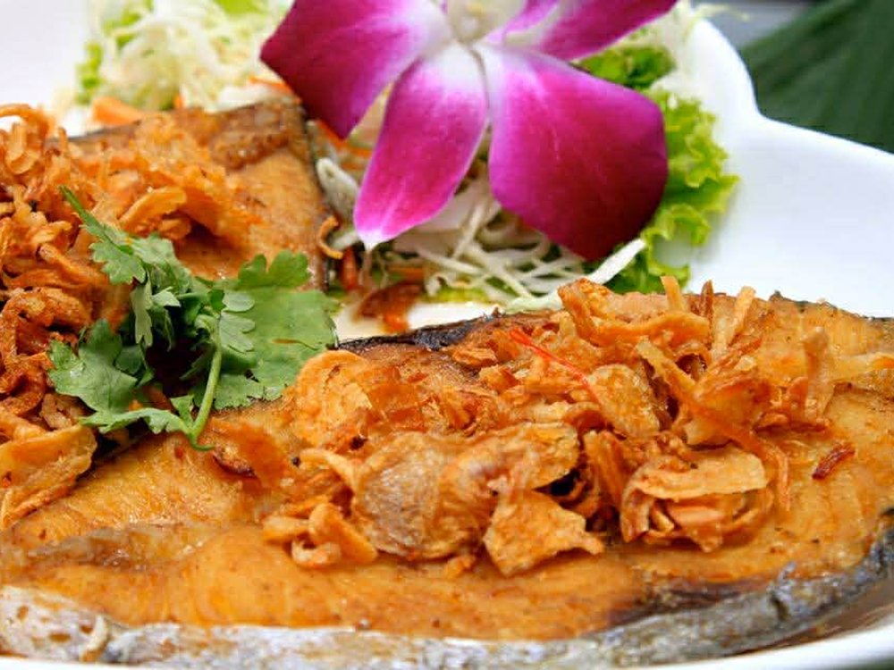 ปลาอินทรีทอด ร้านอาหารใบเตย กระบี่