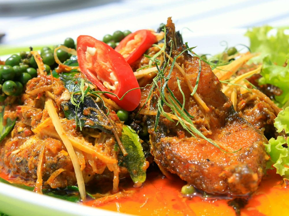 ปลากระพงผัดฉ่า ร้านอาหารใบเตย กระบี่